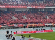 开运体育登录-比赛现场球迷热情高涨，呐喊声不断