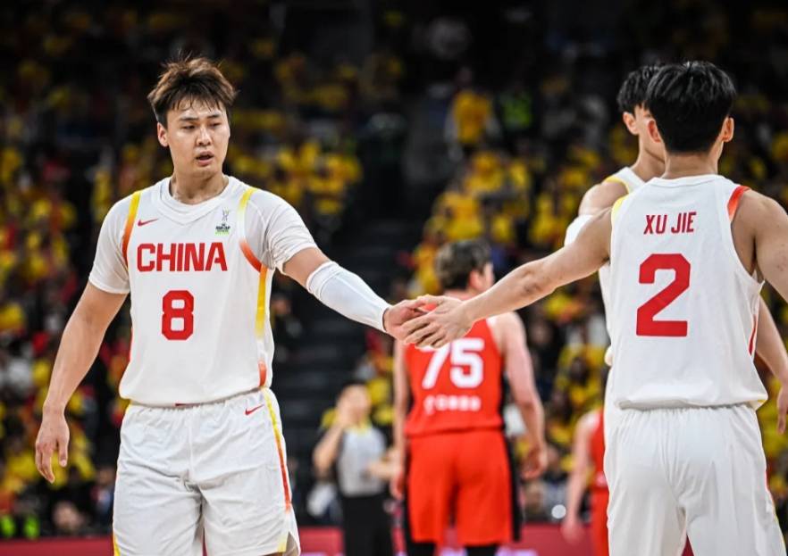 陕西男篮合力作战，夺取关键胜利