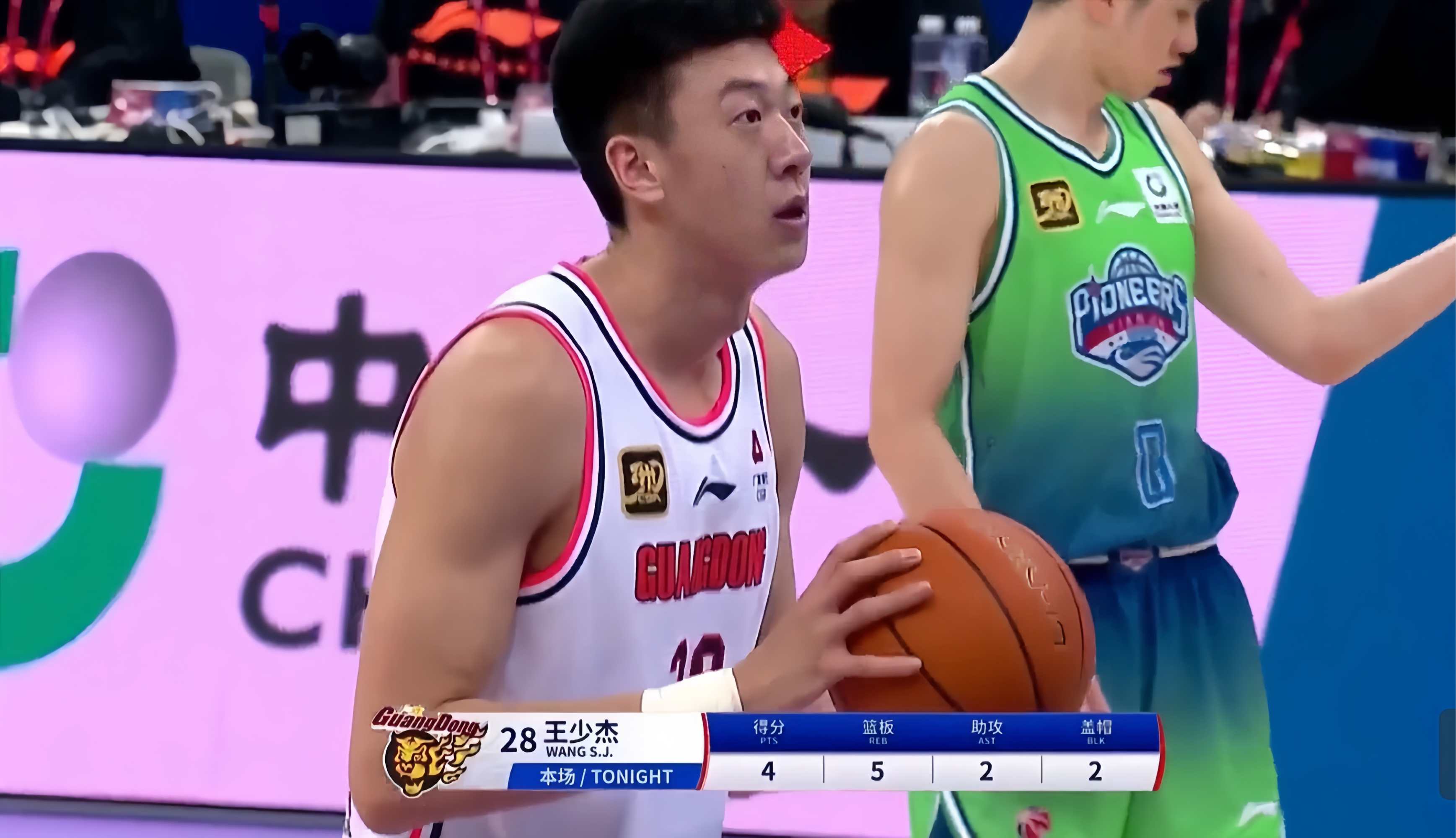 广东男篮再次获得胜利，稳坐第一