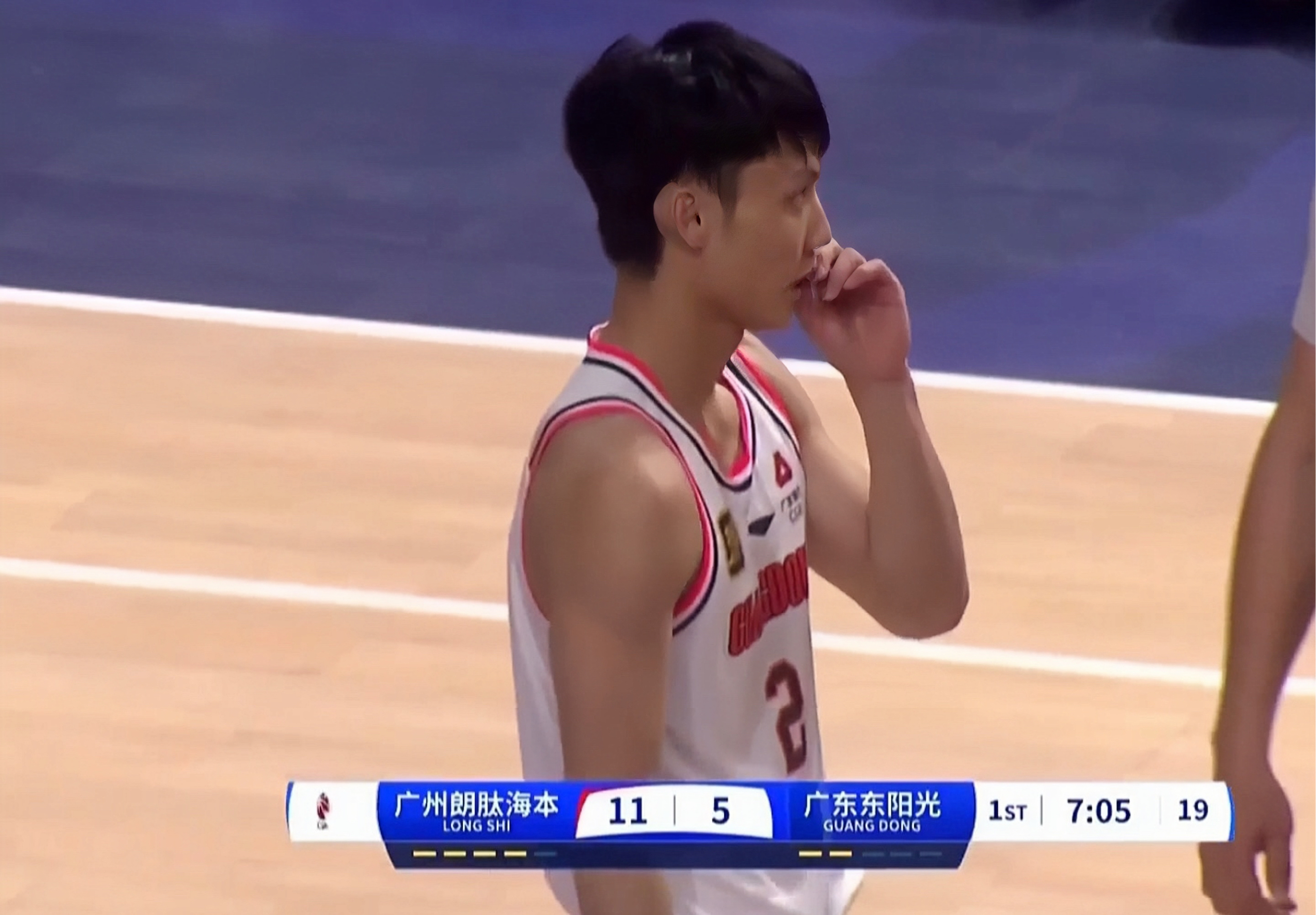 广东男篮再次获得胜利，稳坐第一