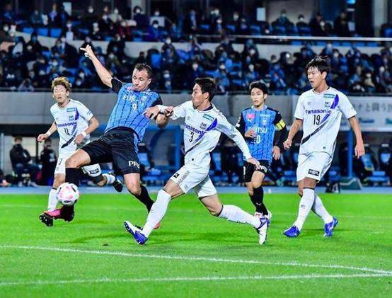 包含横浜FC击败对手自己晋级下一轮的词条