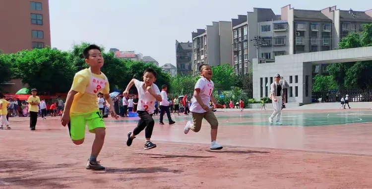 欧洲赛场精彩绝伦，球员斗志昂扬