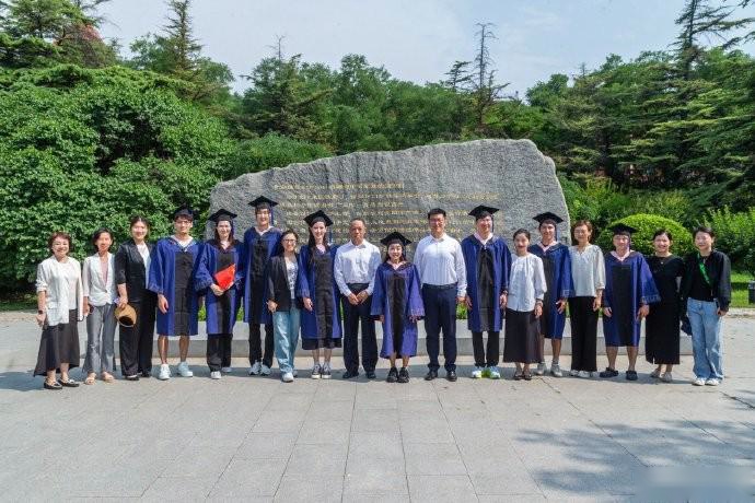 包含冠军班研究生顺利毕业，徐嘉余：感谢北京体育大学的栽培的词条