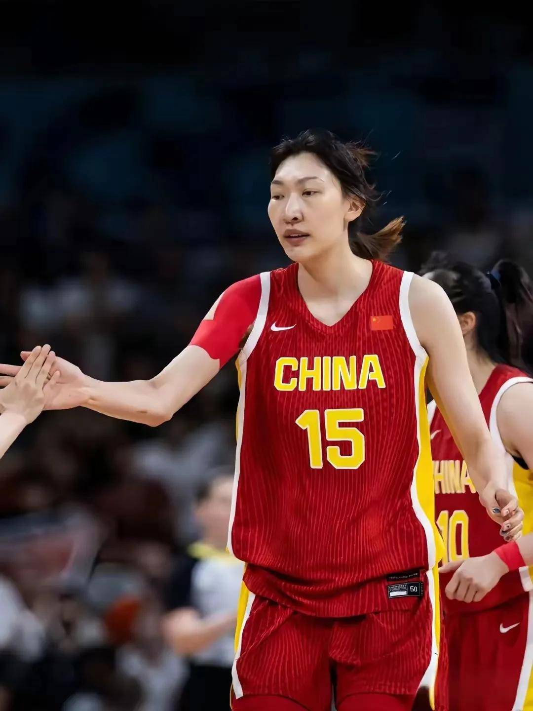 中国女篮平均年龄25.4岁选材着眼于洛杉矶奥运会FIBA发布中国女篮写真张子宇韩旭搞怪的简单介绍