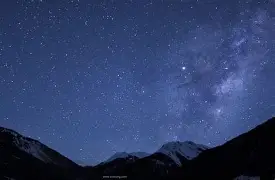 星辰联盟与烈日裁决在Apex英雄中上演巅峰对决，最终血洗全场，教练激动落泪的简单介绍