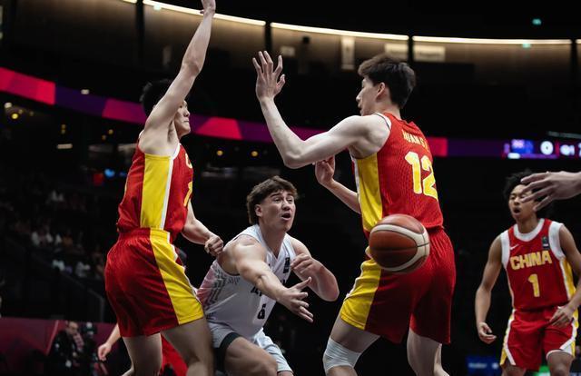 开云体育电脑版-中国U19男篮遭三连败输49分淘汰赛对阵新西兰(中国u19男篮直播)