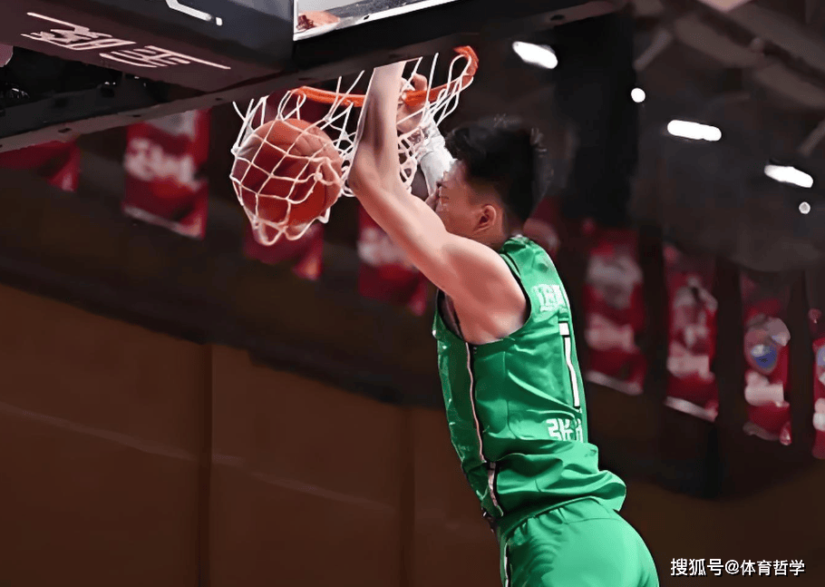 世界冠军️！39岁陈登星飞车胯下扣篮大赛夺冠！高举中国国旗庆祝(陈登星扣篮集锦)